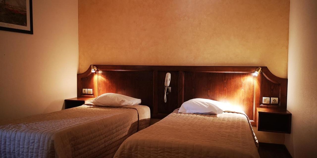 Hotel Les Peyrieres Olemps ภายนอก รูปภาพ